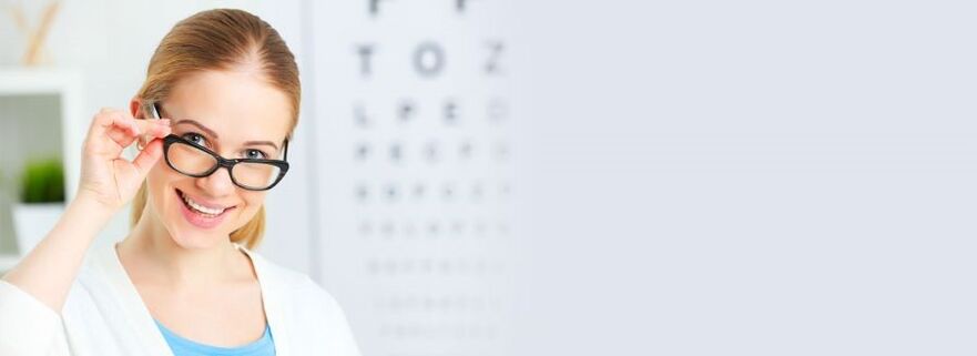 The girl was able to improve her vision thanks to traditional medicine